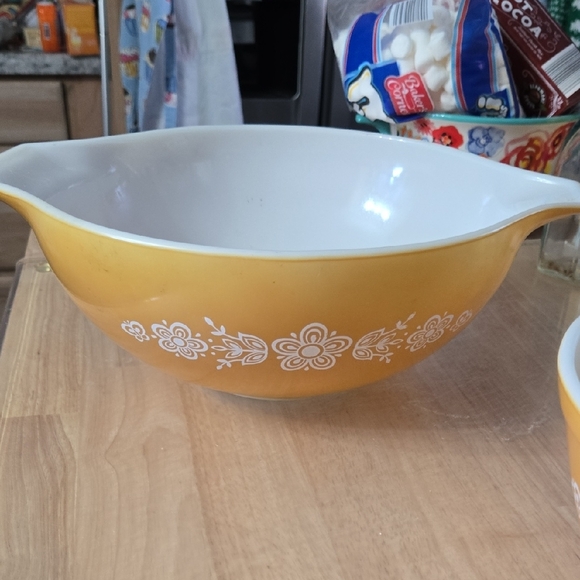 Vintage Yellow Floral Mixing Bowls - Picture 6 of 7